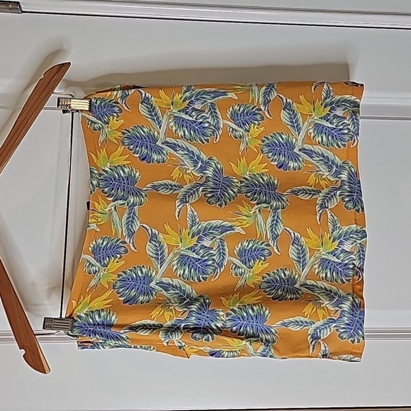 For Love & Lemons Aloha Bird of Paradise Gold Mini Skirt - Size Medium - Picture 7 of 9